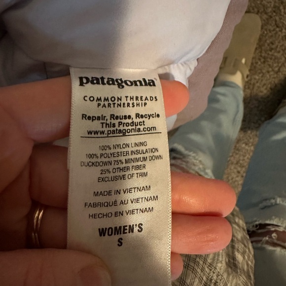 Patagonia Women's Puffer Jacket - Picture 4 of 4